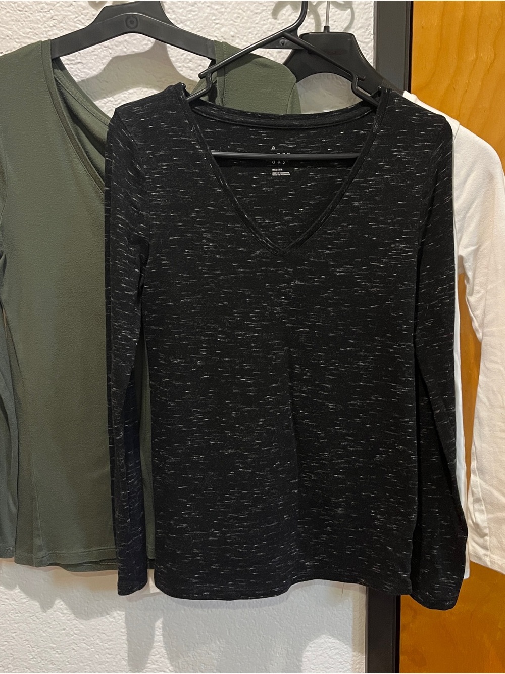 Women’s set of 3 - V-Neck Long Sleeve Top
